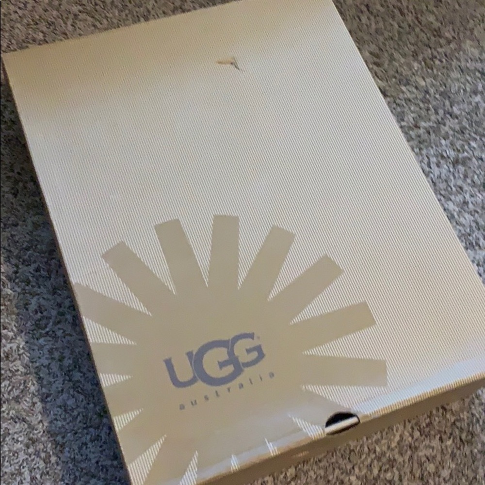 UGG BOOTS IN BEAUTIFUL CONDITION